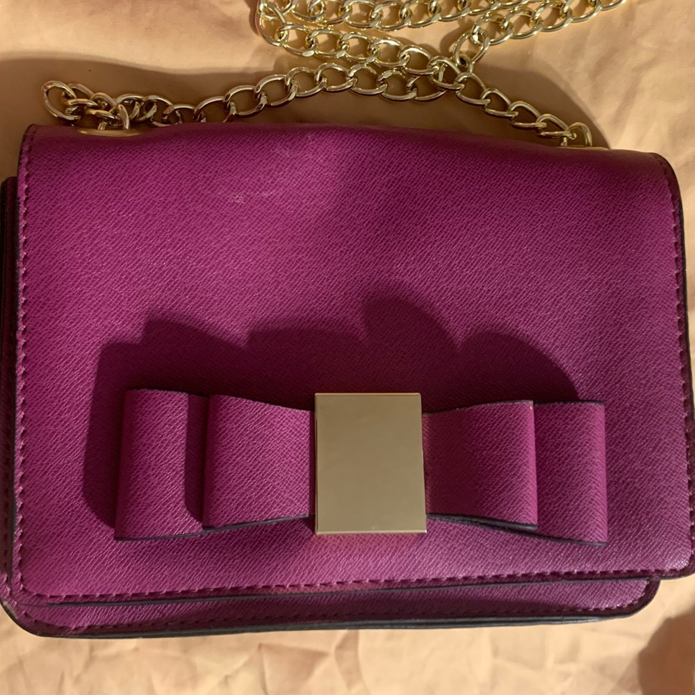 NEW! MERONA PURPLE BOW CROSSBODY BAG! GOLD CHAIN STRAP AND BOW ACCENT!